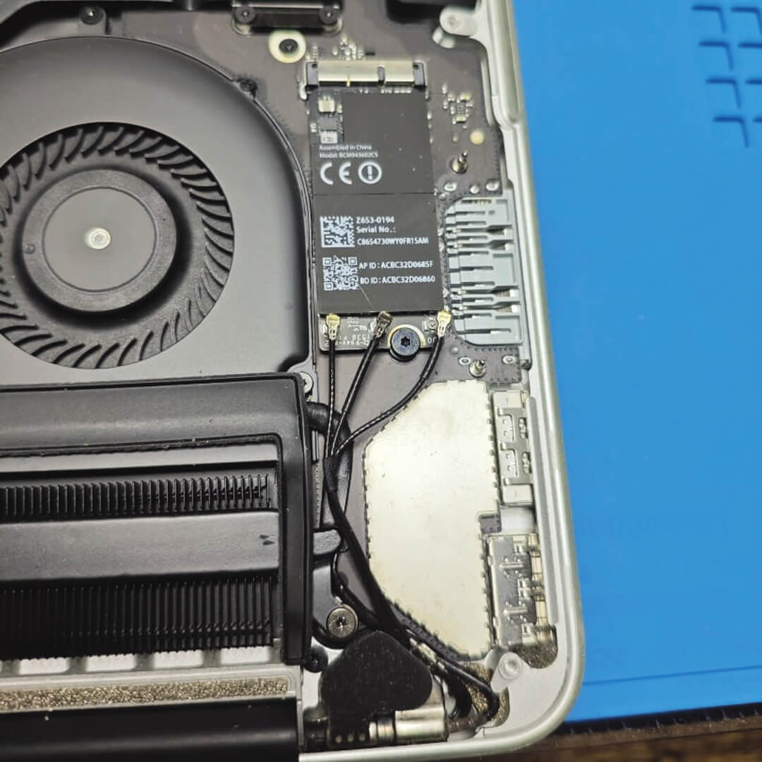 Débranchement antenne wi-fi MACBOOK PRO