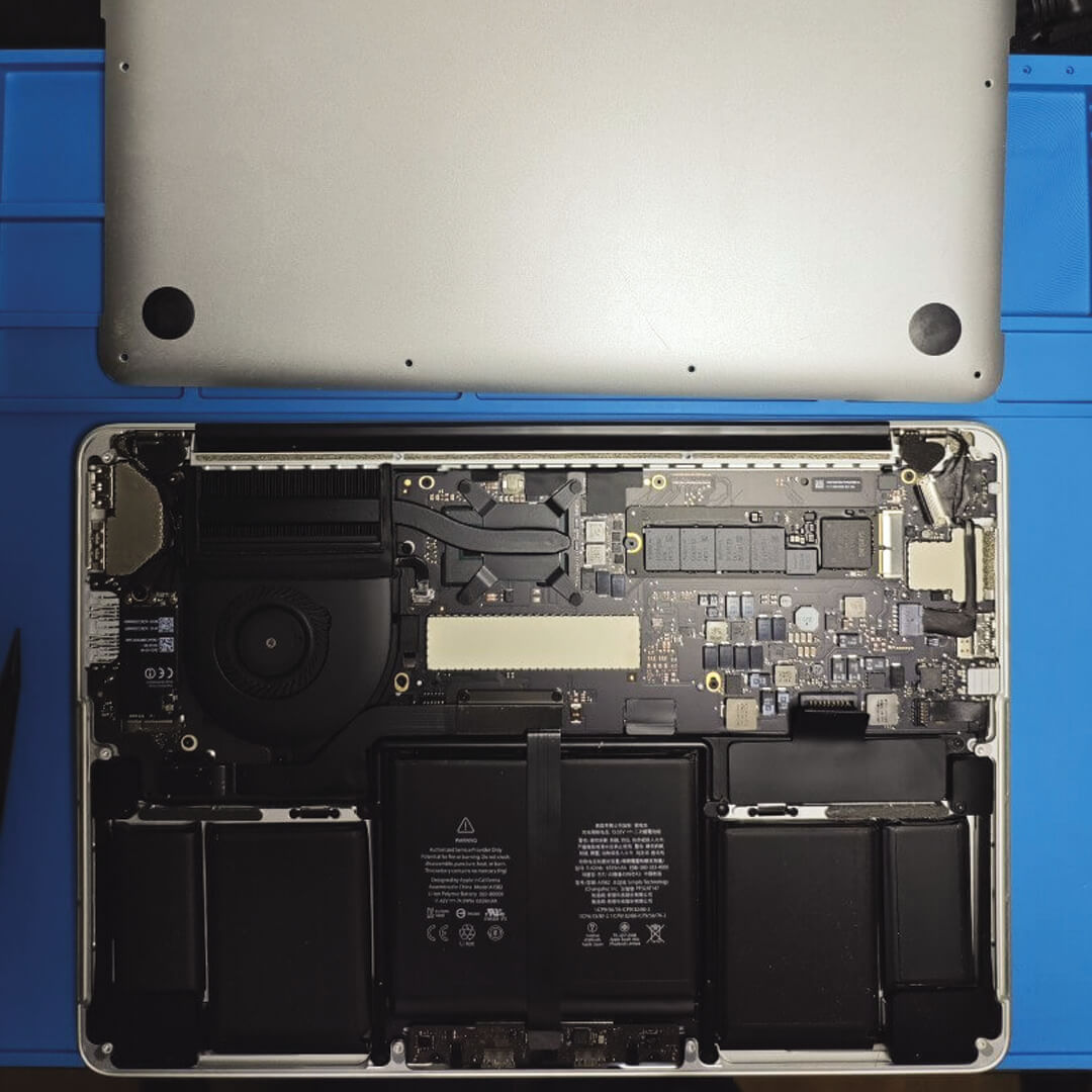 Vue de l'interieur du MACBOOK PRO