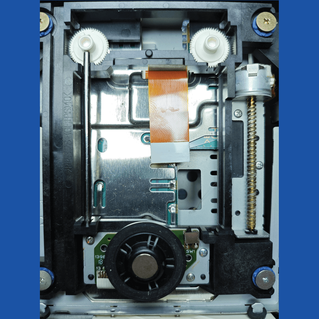 Vue détaillée de l'interieur du lecteur dvd de la console PS2